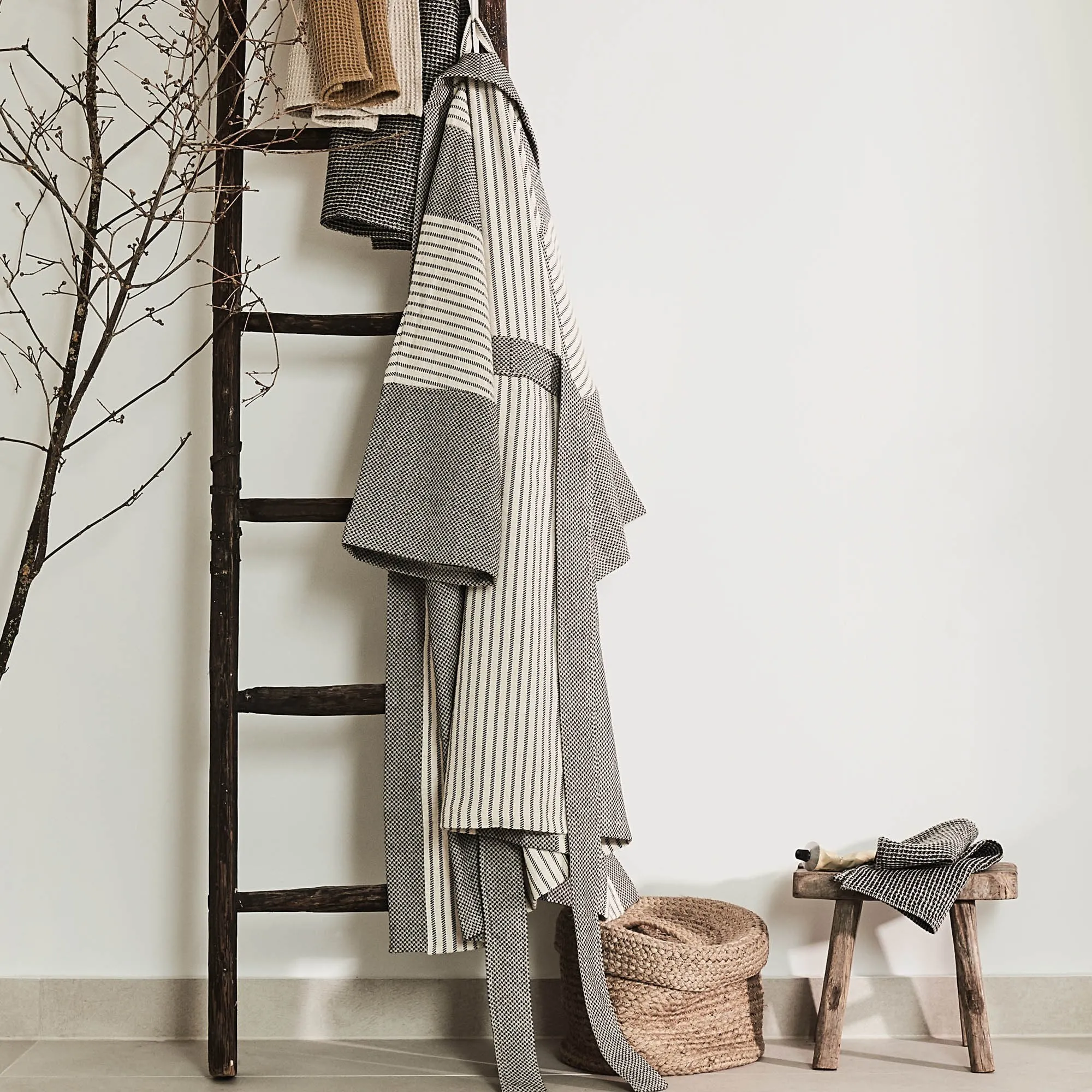 Kadan european linen Bathrobe [Black/Cream]