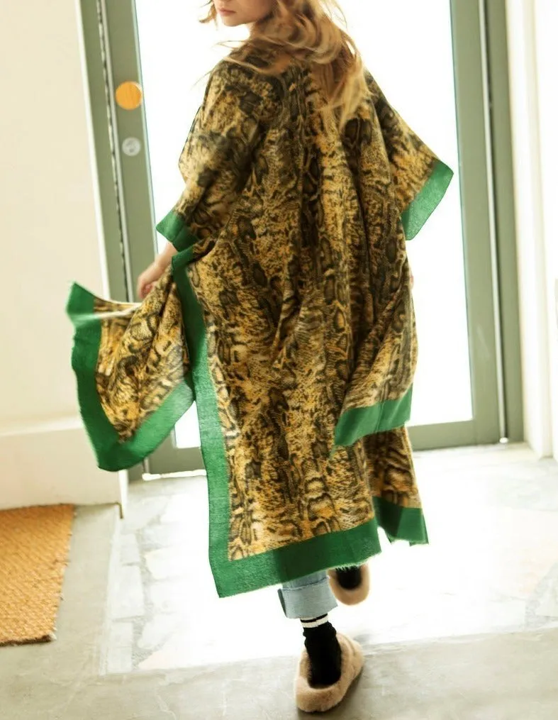 Kimono withsnake print and contrast lined border Shawl - Women