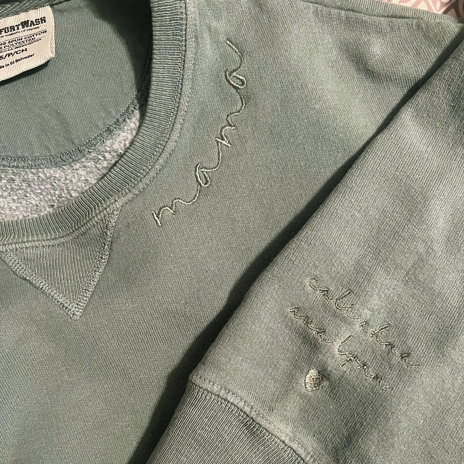 Mama Cursive Unisex Sweatshirt with Names