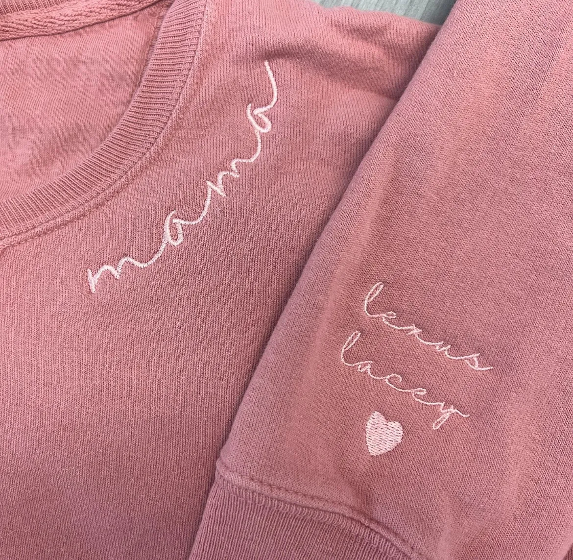 Mama Cursive Unisex Sweatshirt with Names