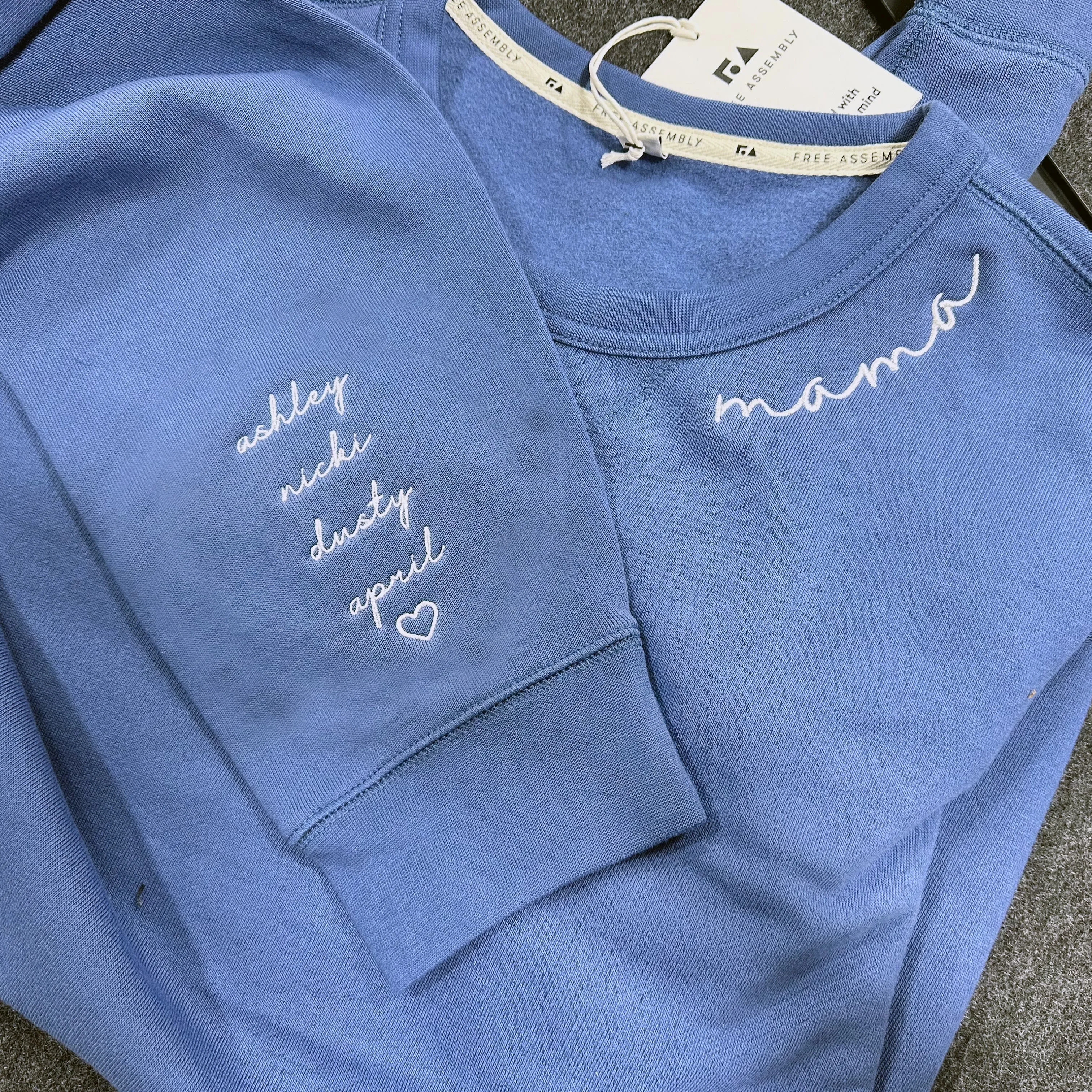 Mama Cursive Unisex Sweatshirt with Names