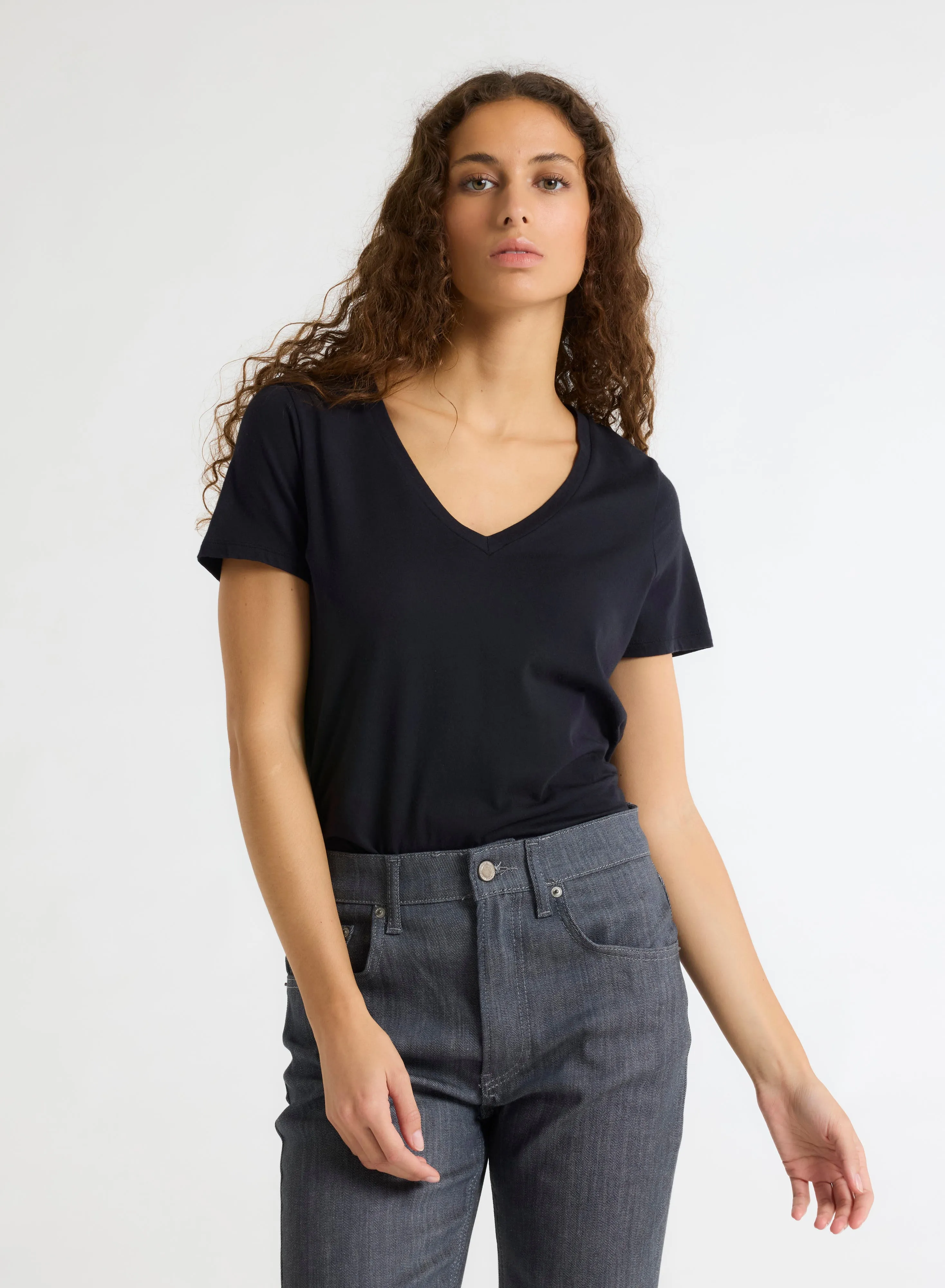 T-shirt Noir Patty col V manches courtes en Coton